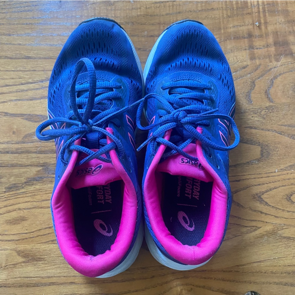 ASICS Women's Athletic Shoes in Navy and Fuchsia 6.5‎